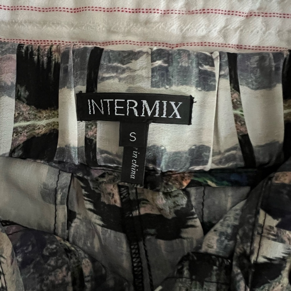 Intermix Shorts, size small - Picture 2 of 4